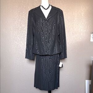 Beautiful Albert Nipon Skirt Suit